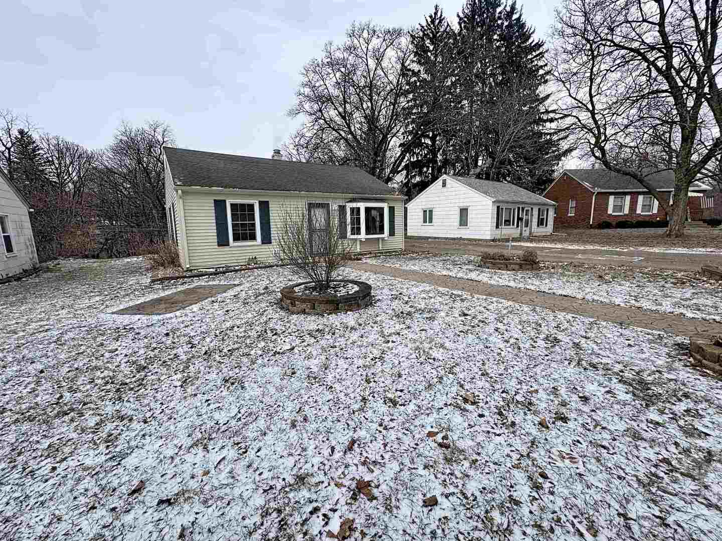1213 29th Ave Court Moline, IL 61265 - Photo 2 of 17 a front view of a house with a yard