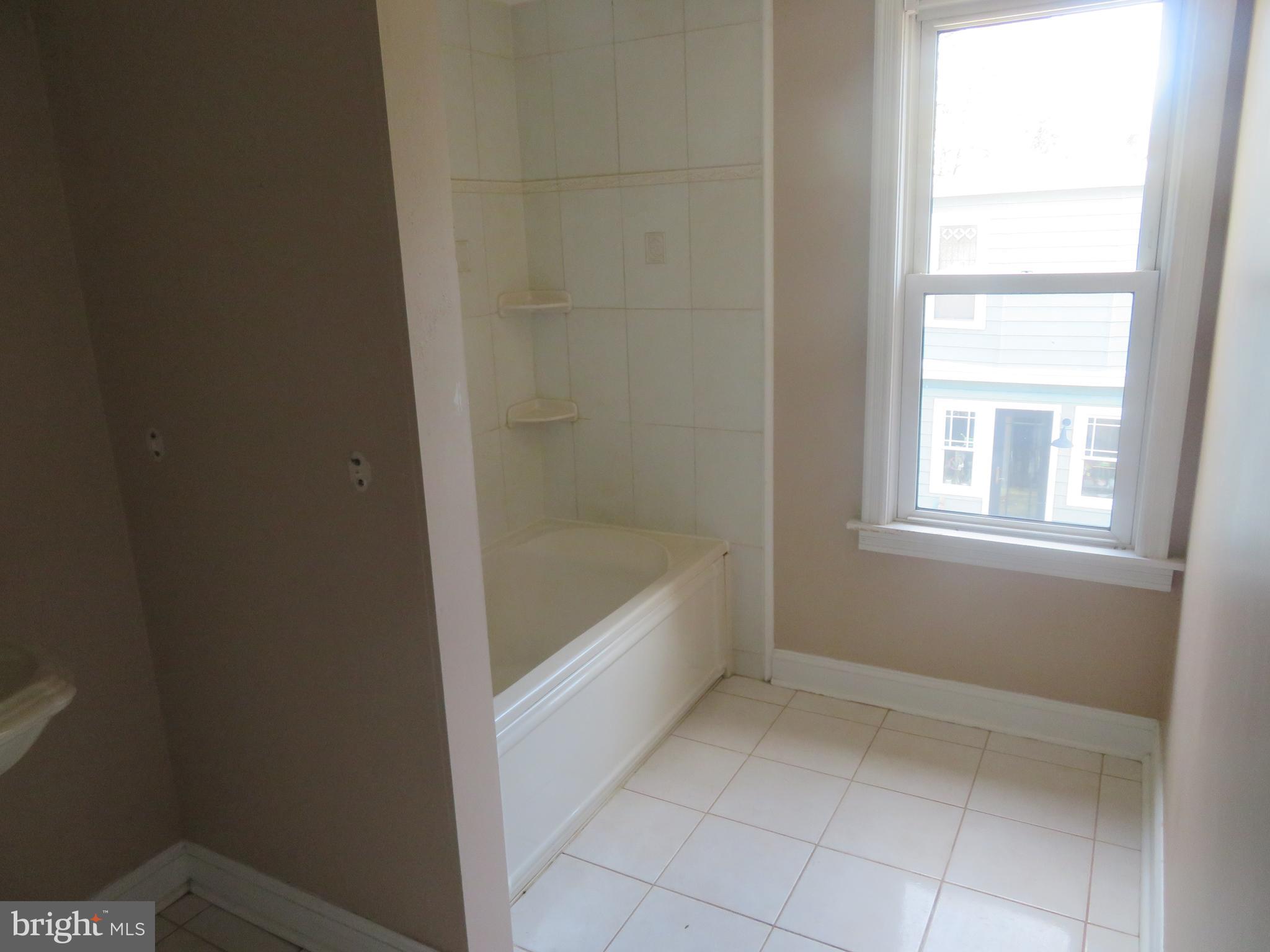 125 West Cottage Avenue Haddonfield, NJ 08033 - Photo 28 of 38 a bathroom with a bathtub