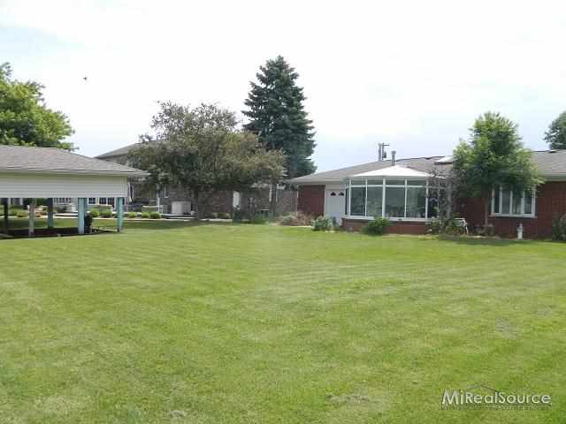 7224 Cardinal Road Algonac, MI 48001 - Photo 4 of 20 31191987-3.JPG
