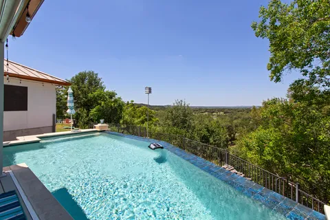 $975,000 | 1121 Kings Cove Drive, Canyon Lake, TX 78133