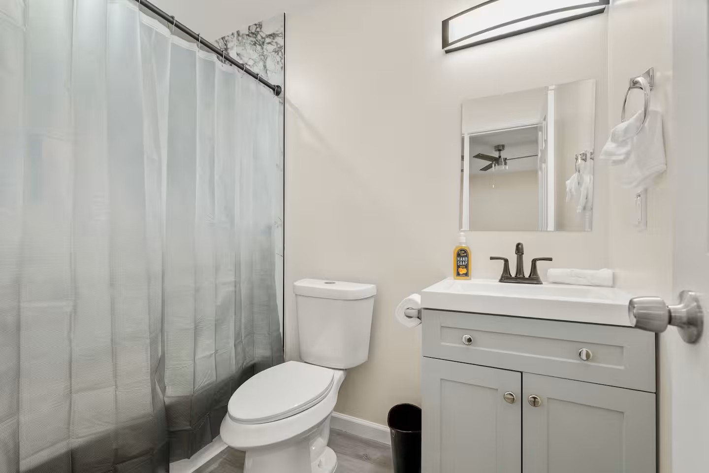 3719 Odin Court Houston, TX 77021 - Photo 38 of 39 Ensuite bath for bedroom 10.
