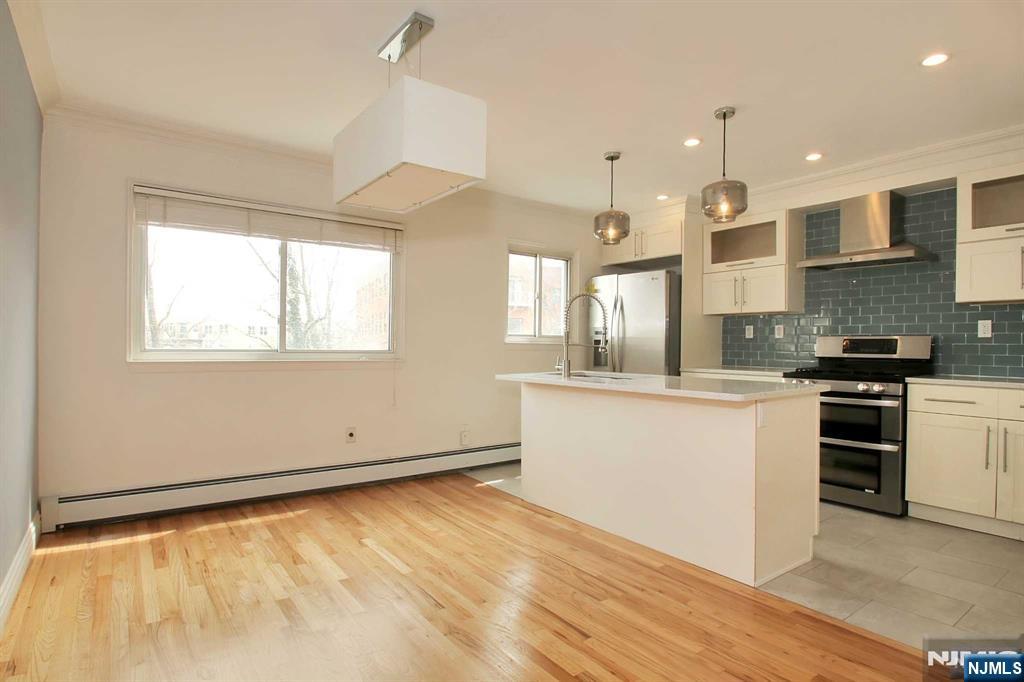35 A Edgewater Place Edgewater, NJ 07020 - Photo 4 of 23