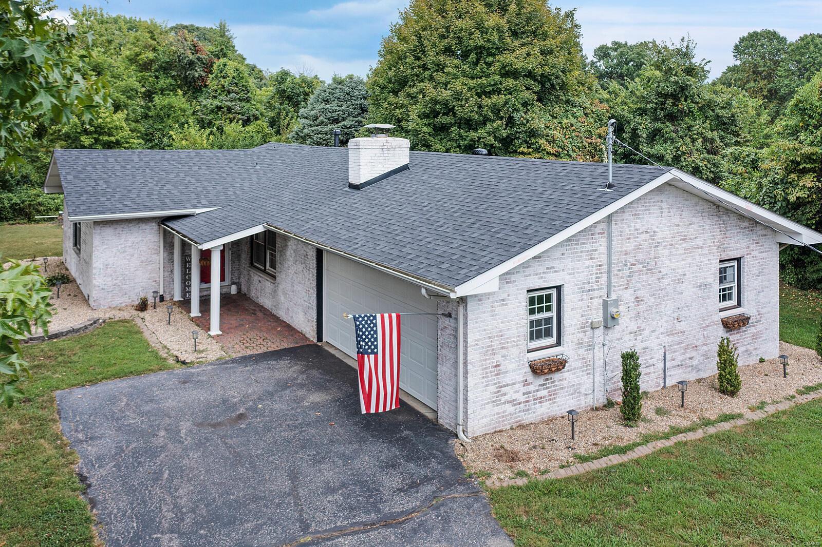 2352 Staunton Road Troy, IL 62294 - Photo 2 of 35 Gallery Image 2