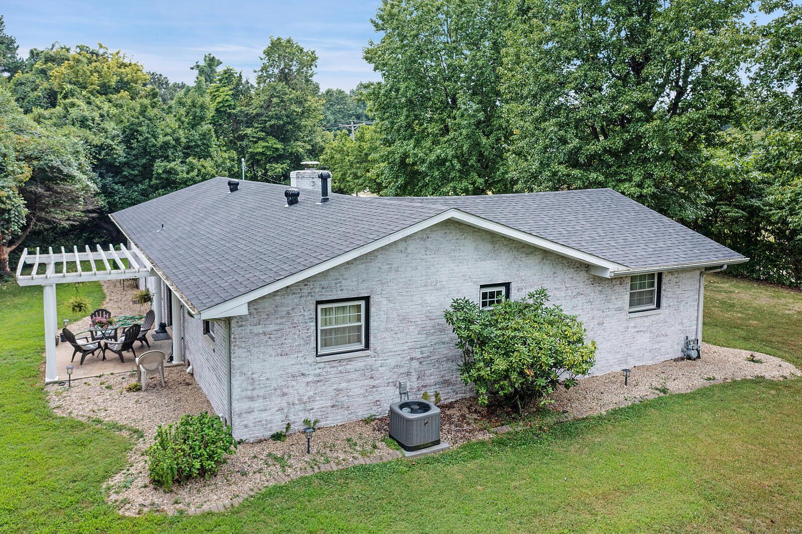 2352 Staunton Road Troy, IL 62294 - Photo 11 of 35 Gallery Image 11