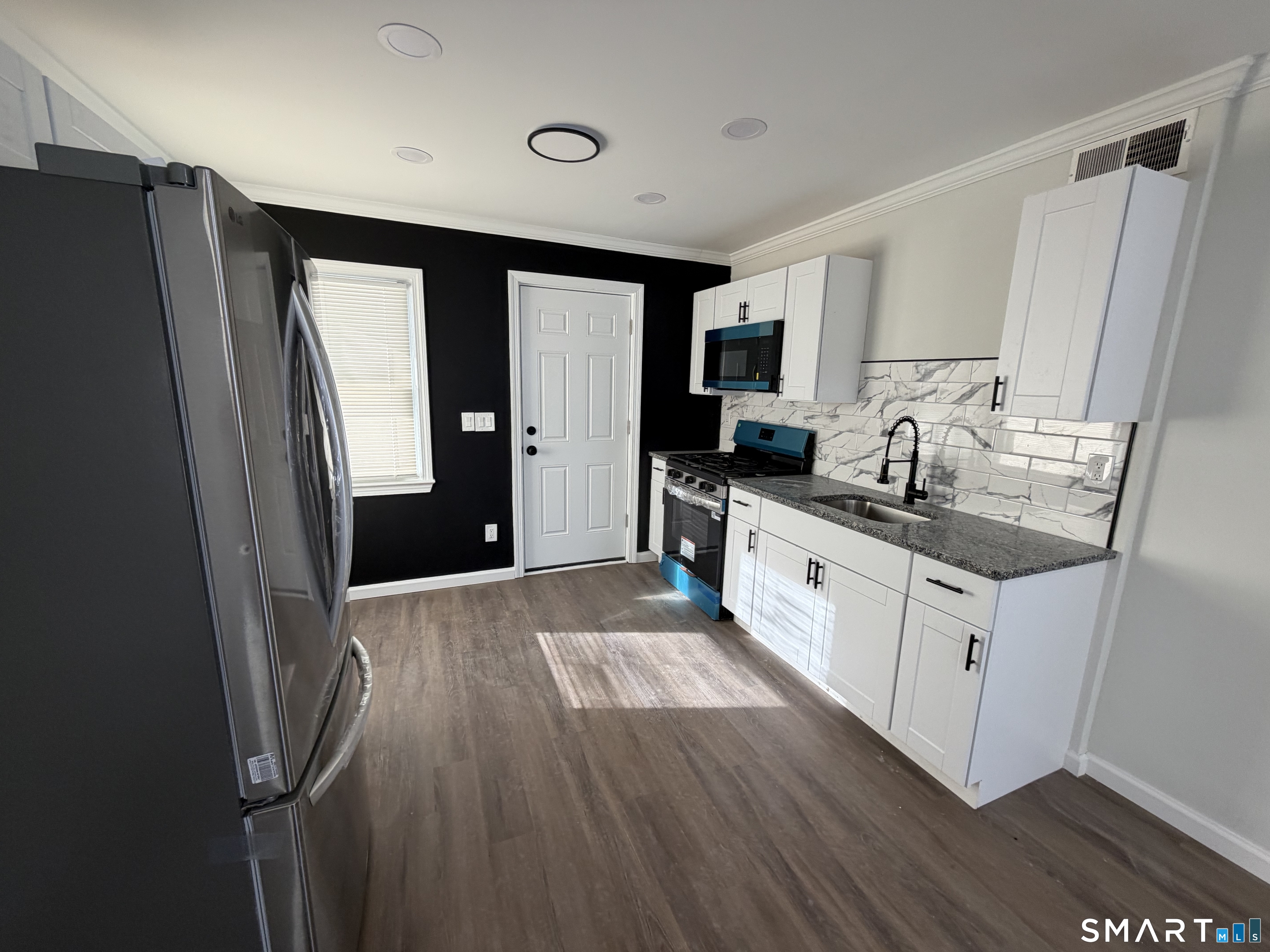 234 Glen Hills Road Meriden, CT 06451 - Photo 3 of 11