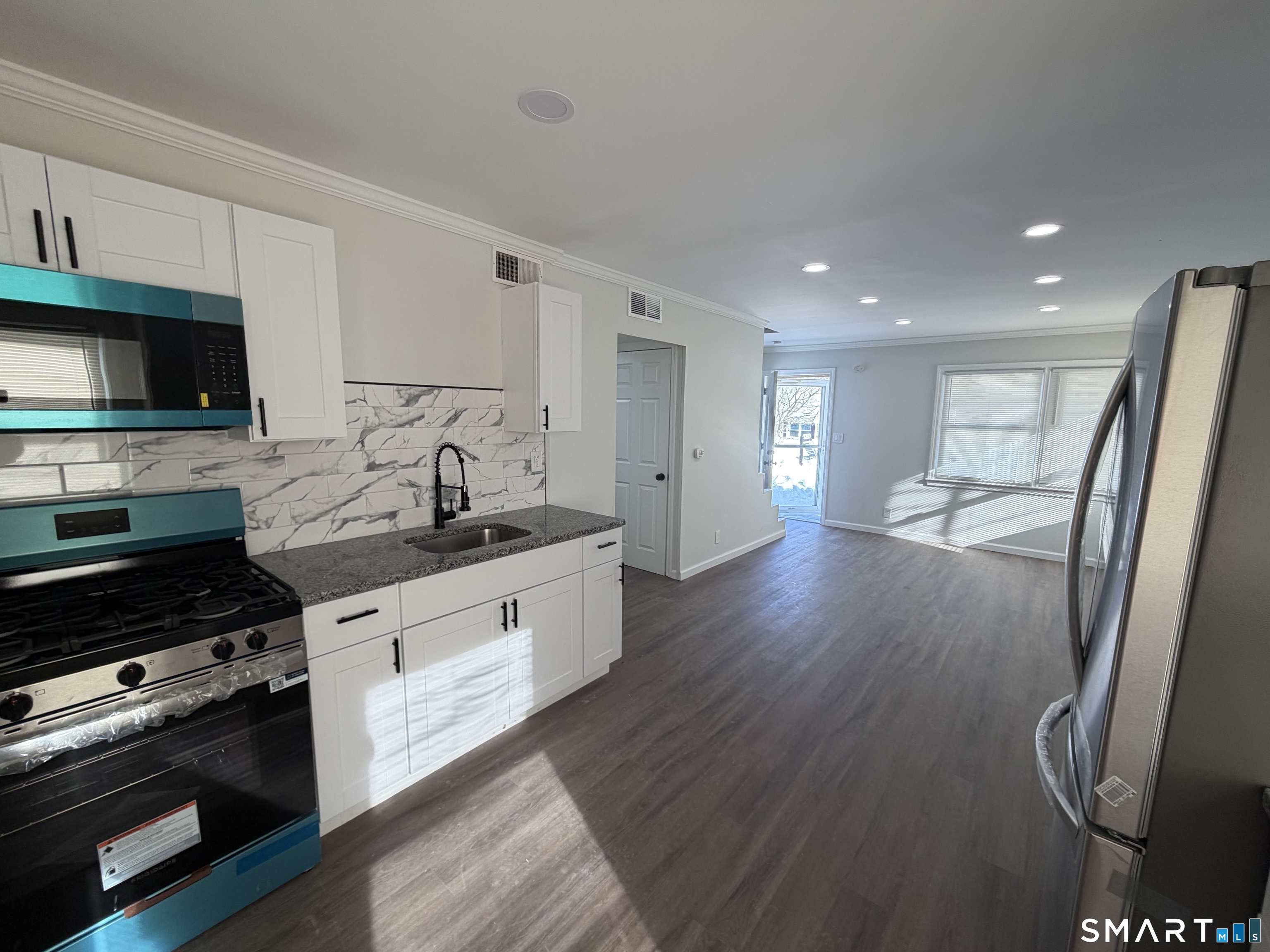 234 Glen Hills Road Meriden, CT 06451 - Photo 4 of 11