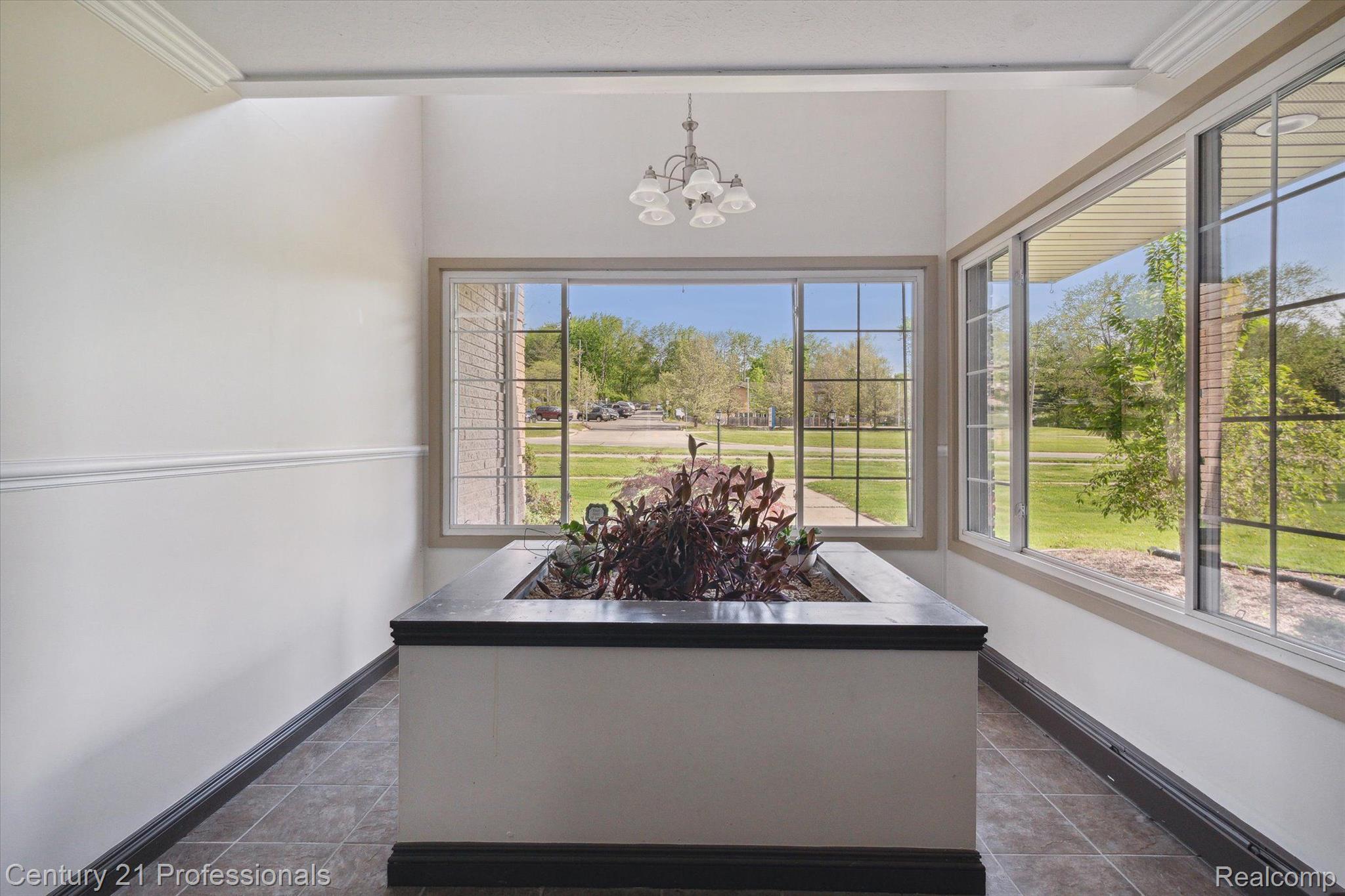 2377 Walton Blvd., Unit 13 Rochester, MI 48309 - Photo 18 of 19 Gallery Image 18