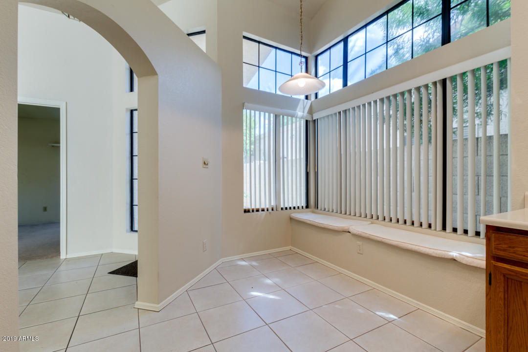 85 West Ranch Road Tempe, AZ 85284 - Photo 13 of 27 LOTS OF KITCHEN WINDOWS