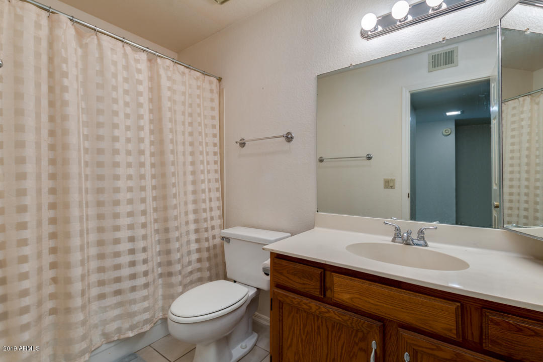 85 West Ranch Road Tempe, AZ 85284 - Photo 23 of 27 HALL BATH BY BEDROOM 2