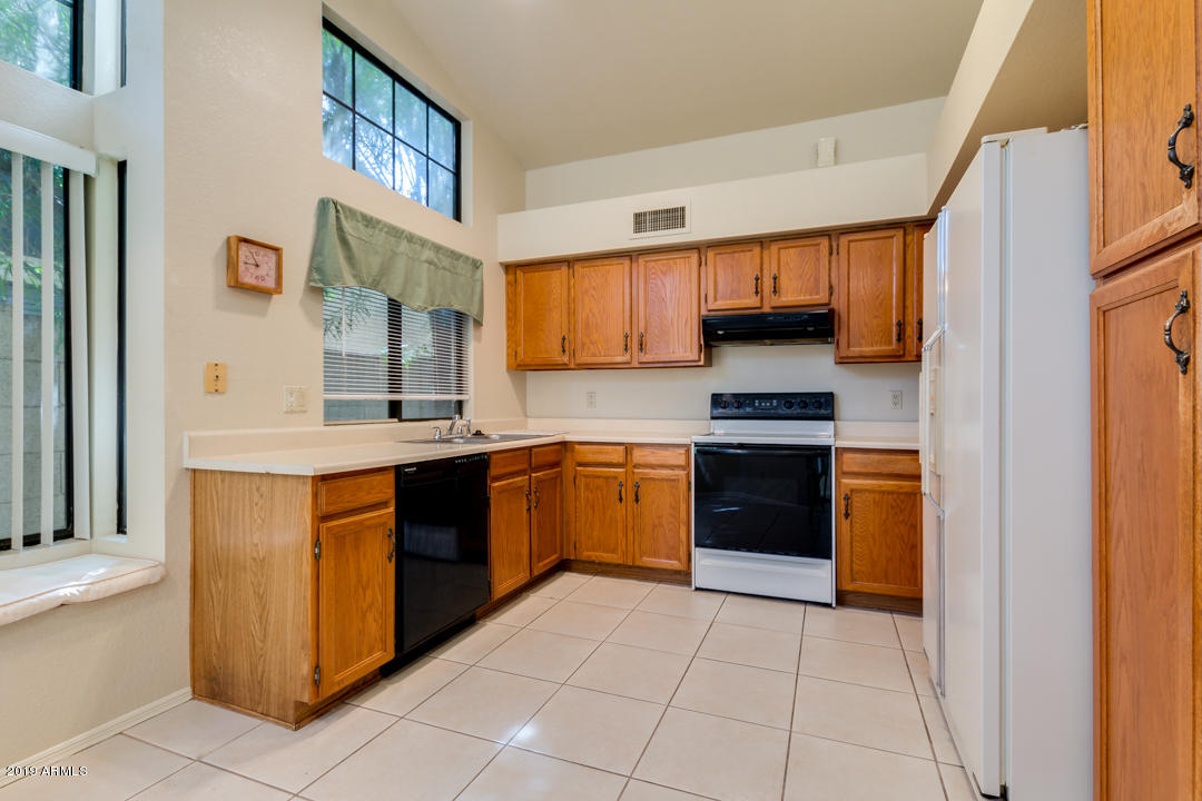 85 West Ranch Road Tempe, AZ 85284 - Photo 9 of 27 GREAT KITCHEN SPACE