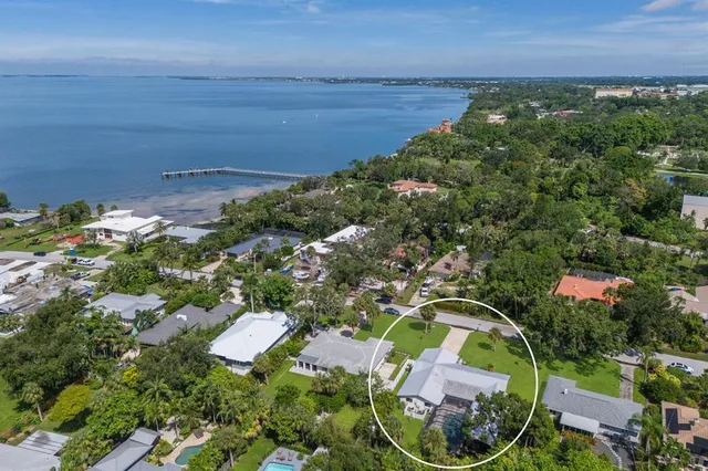 $1,270,000 | 426 North Shore Drive, Sarasota, FL 34234