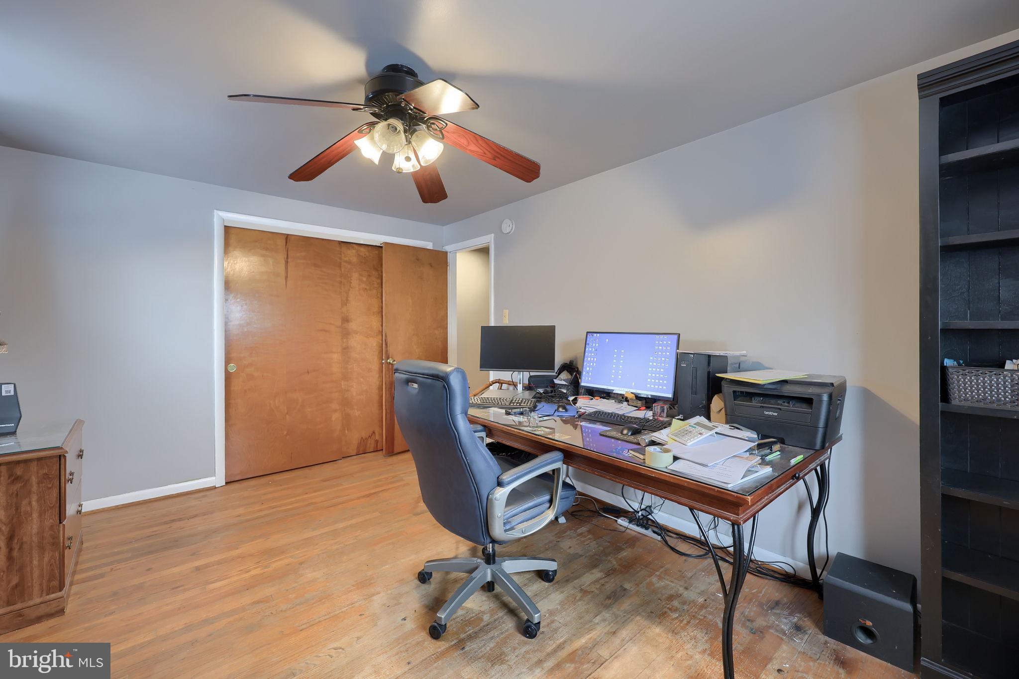 340 Primrose Avenue Lancaster, PA 17601 - Photo 30 of 47 a workspace with furniture and wooden floor
