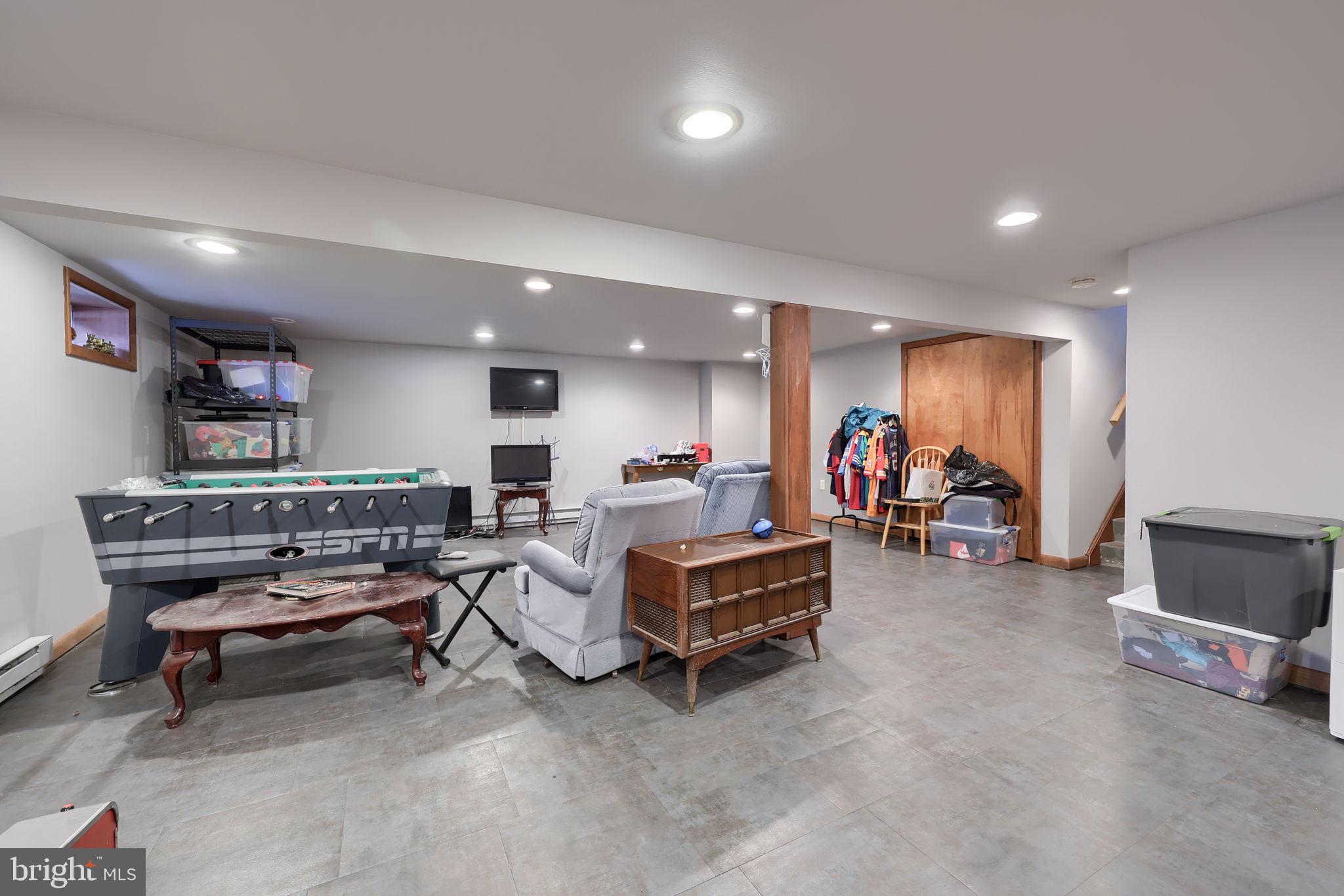 340 Primrose Avenue Lancaster, PA 17601 - Photo 32 of 47 a living room with furniture