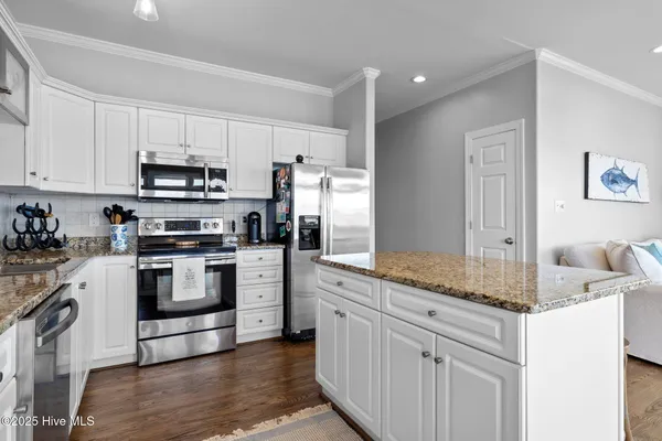 $2,950 | 8632 Sound Drive, Unit A3, Emerald Isle, NC 28594