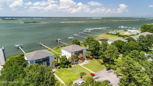 $2,950 | 8632 Sound Drive, Unit A3, Emerald Isle, NC 28594