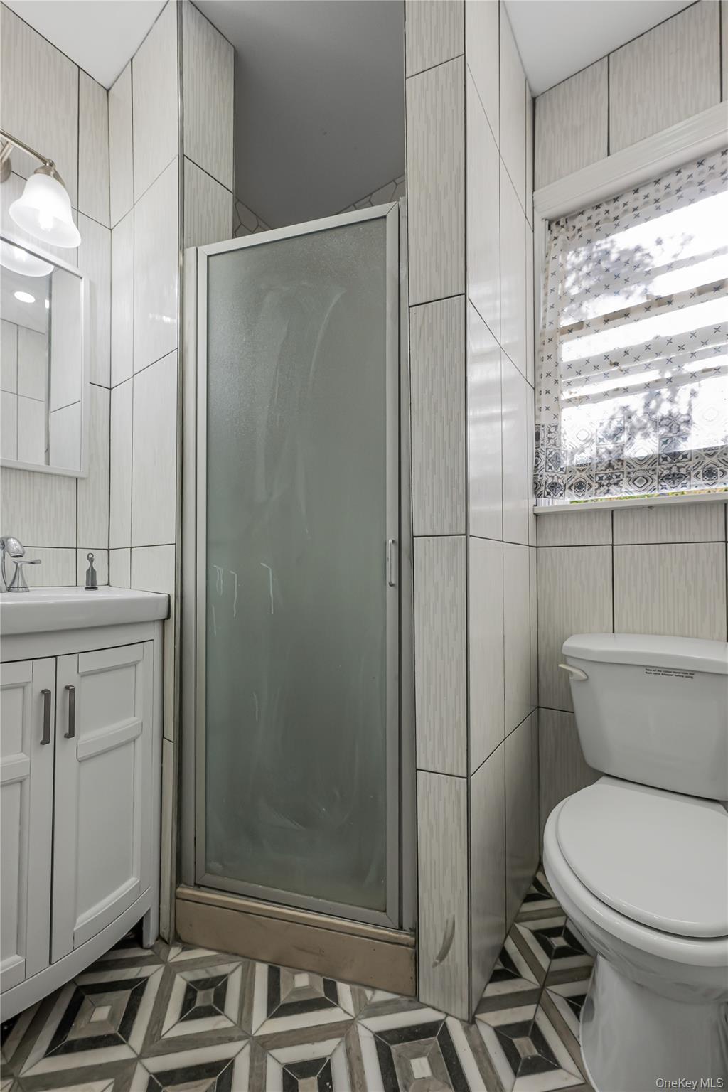 39 Hillcrest Road Hartsdale, NY 10530 - Photo 37 of 42 a bathroom with a toilet sink and shower