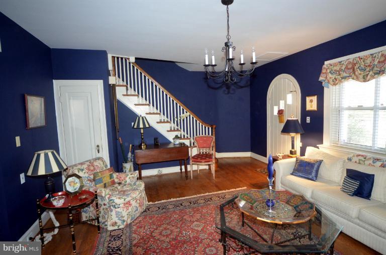 303 Hopkins Road Baltimore, MD 21212 - Photo 22 of 30 Living Room