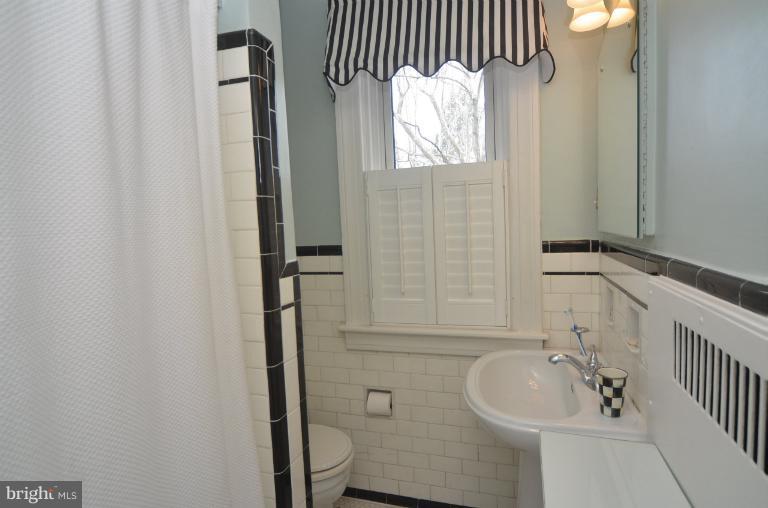 303 Hopkins Road Baltimore, MD 21212 - Photo 23 of 30 Bath (Master)