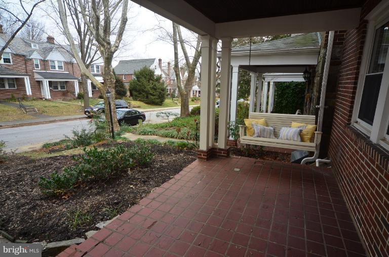 303 Hopkins Road Baltimore, MD 21212 - Photo 24 of 30 Inviting Front porch w/terracota