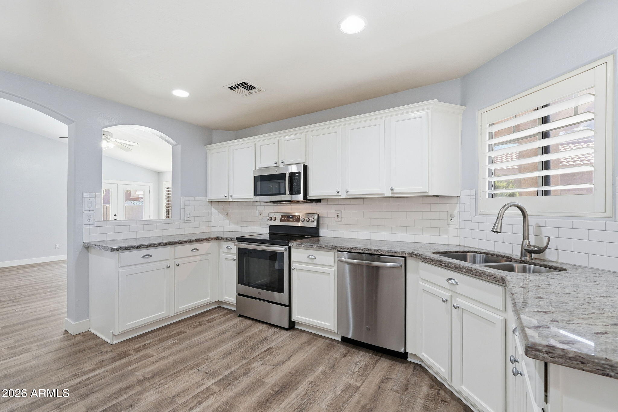 3296 East Warbler Road Gilbert, AZ 85297 - Photo 11 of 37 011_ListerPros