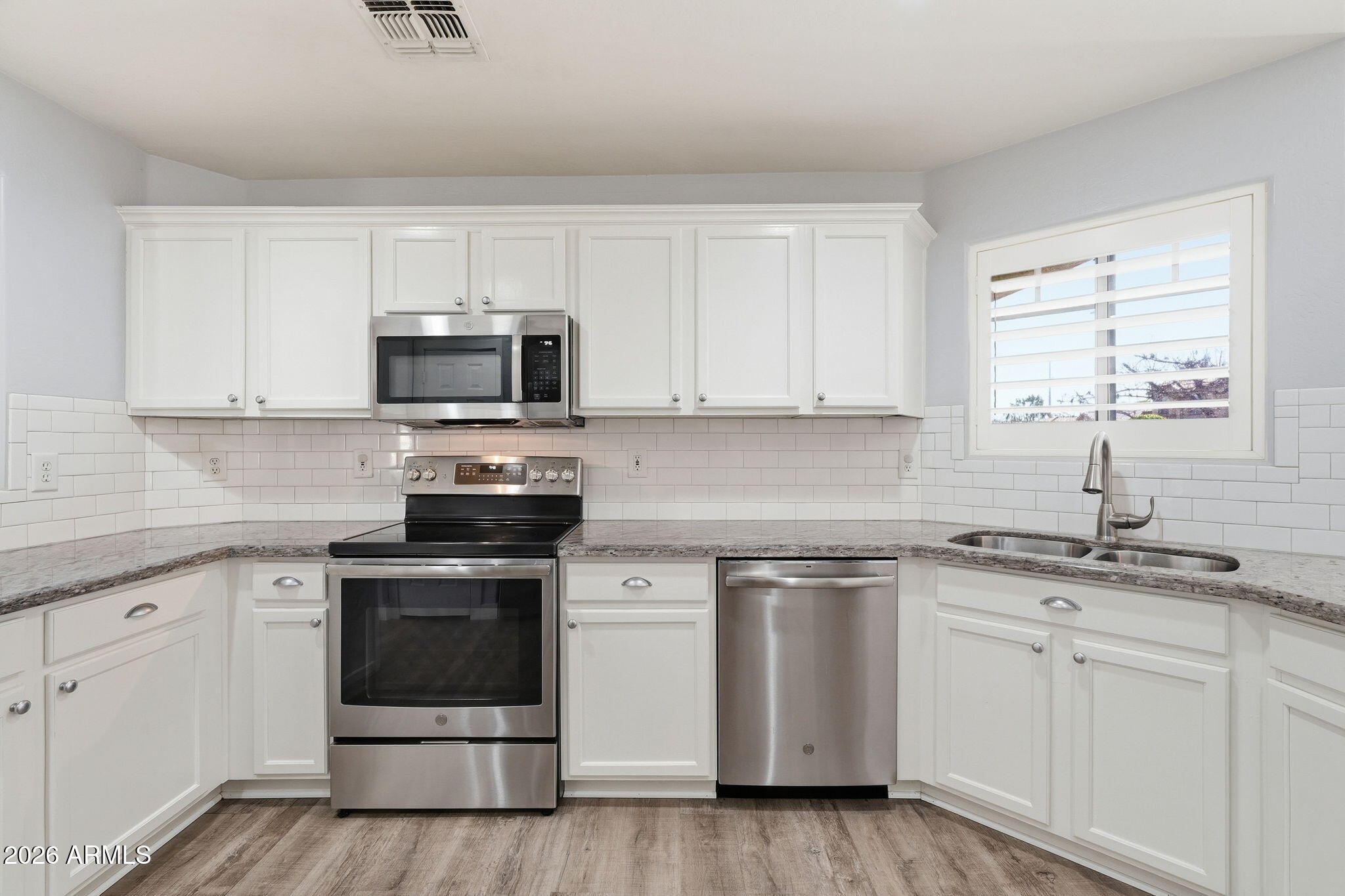 3296 East Warbler Road Gilbert, AZ 85297 - Photo 12 of 37 012_ListerPros