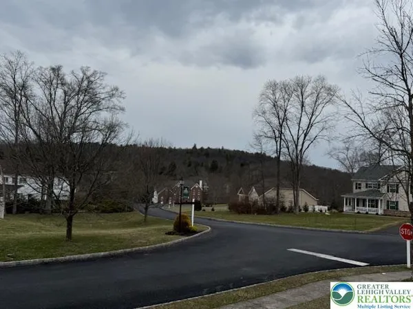 $775,000 | 671 Stratton Drive, East Stroudsburg, PA 18302
