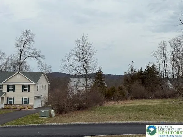 $775,000 | 671 Stratton Drive, East Stroudsburg, PA 18302