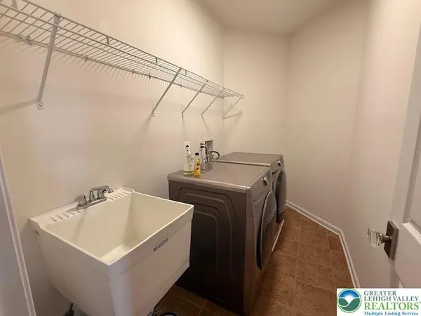 $775,000 | 671 Stratton Drive, East Stroudsburg, PA 18302