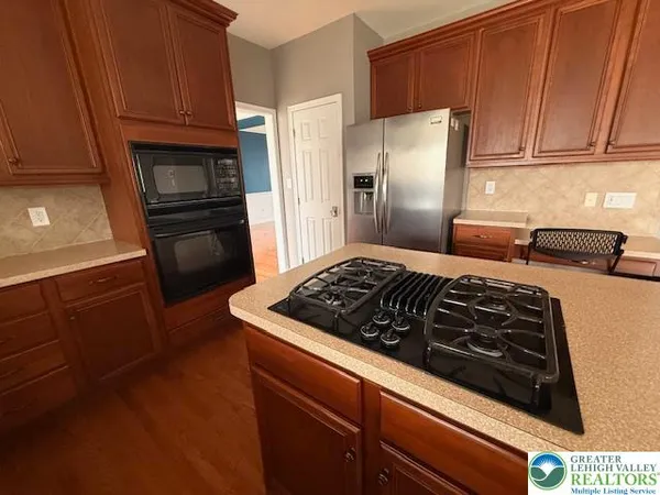 $775,000 | 671 Stratton Drive, East Stroudsburg, PA 18302