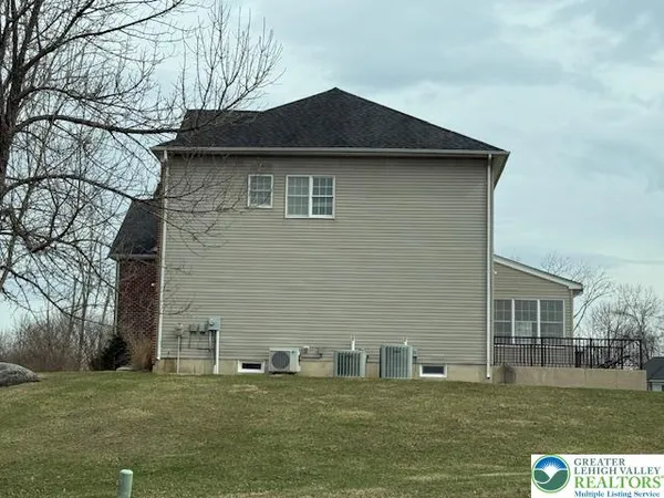 $775,000 | 671 Stratton Drive, East Stroudsburg, PA 18302