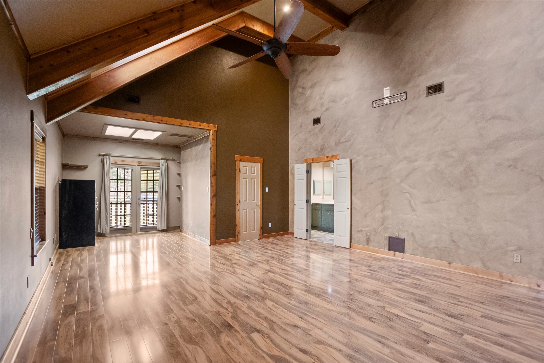 22916 East Martin Drive Porter, TX 77365 - Photo 18 of 43 a view of a big room with wooden floor and windows