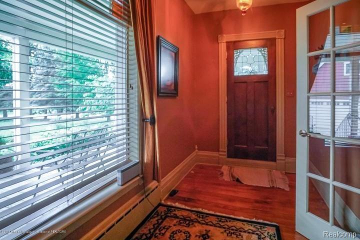 5301 Sherwood Road Webberville, MI 48892 - Photo 8 of 30 Sherwood foyer.jpg