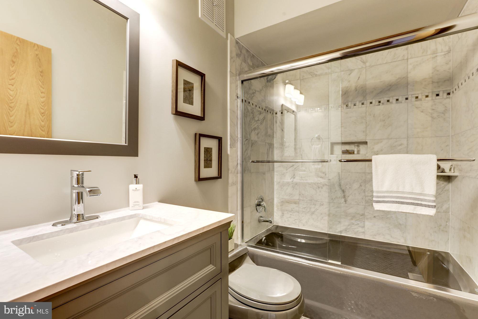 10907 Equestrian Court Reston, VA 20190 - Photo 20 of 30 Bath