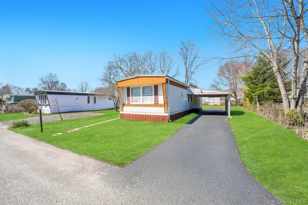 $169,900 | 22 Buttercup Drive, Bohemia, NY 11716