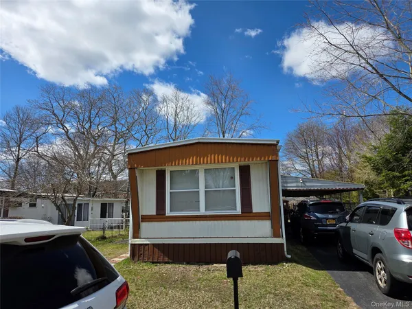 $169,900 | 22 Buttercup Drive, Bohemia, NY 11716