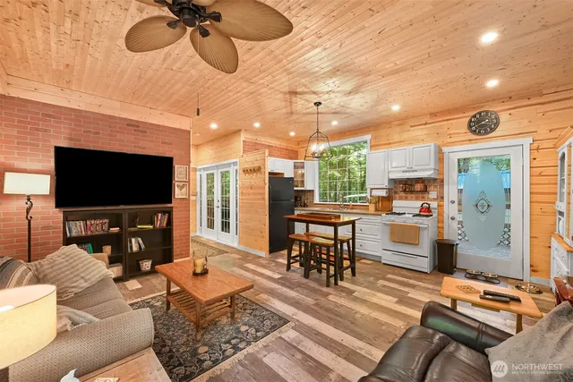 $90,000 | 2001 Tower Road, Maple Falls, WA 98266