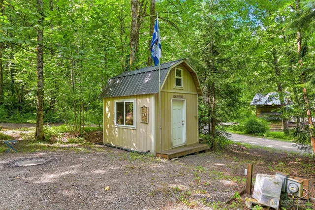 $90,000 | 2001 Tower Road, Maple Falls, WA 98266