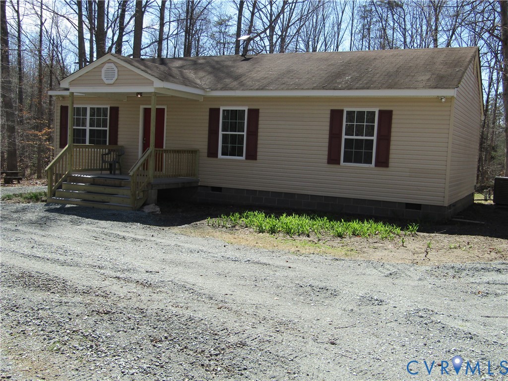 5705 Community House Road Columbia, VA 23038 - Photo 2 of 25