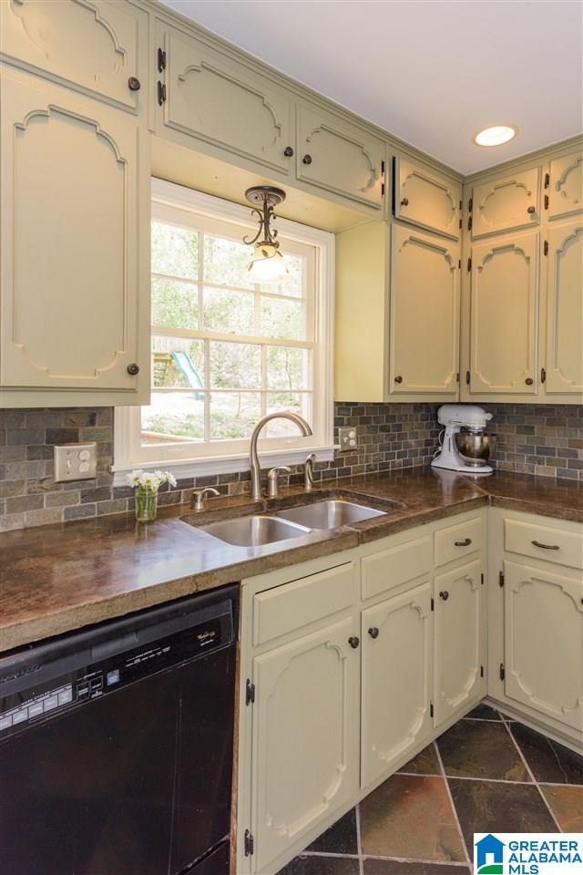 612 Stonehaven Road Hoover, AL 35226 - Photo 12 of 36
