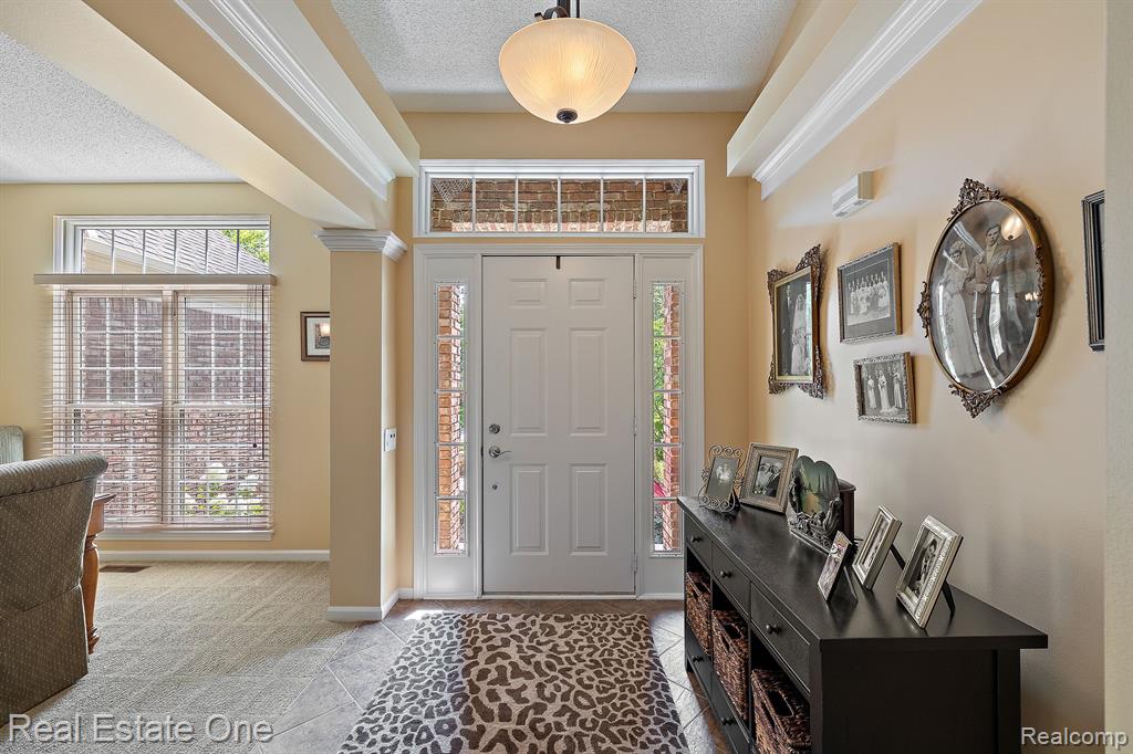 1272 Thames Drive Rochester Hills, MI 48307 - Photo 5 of 37