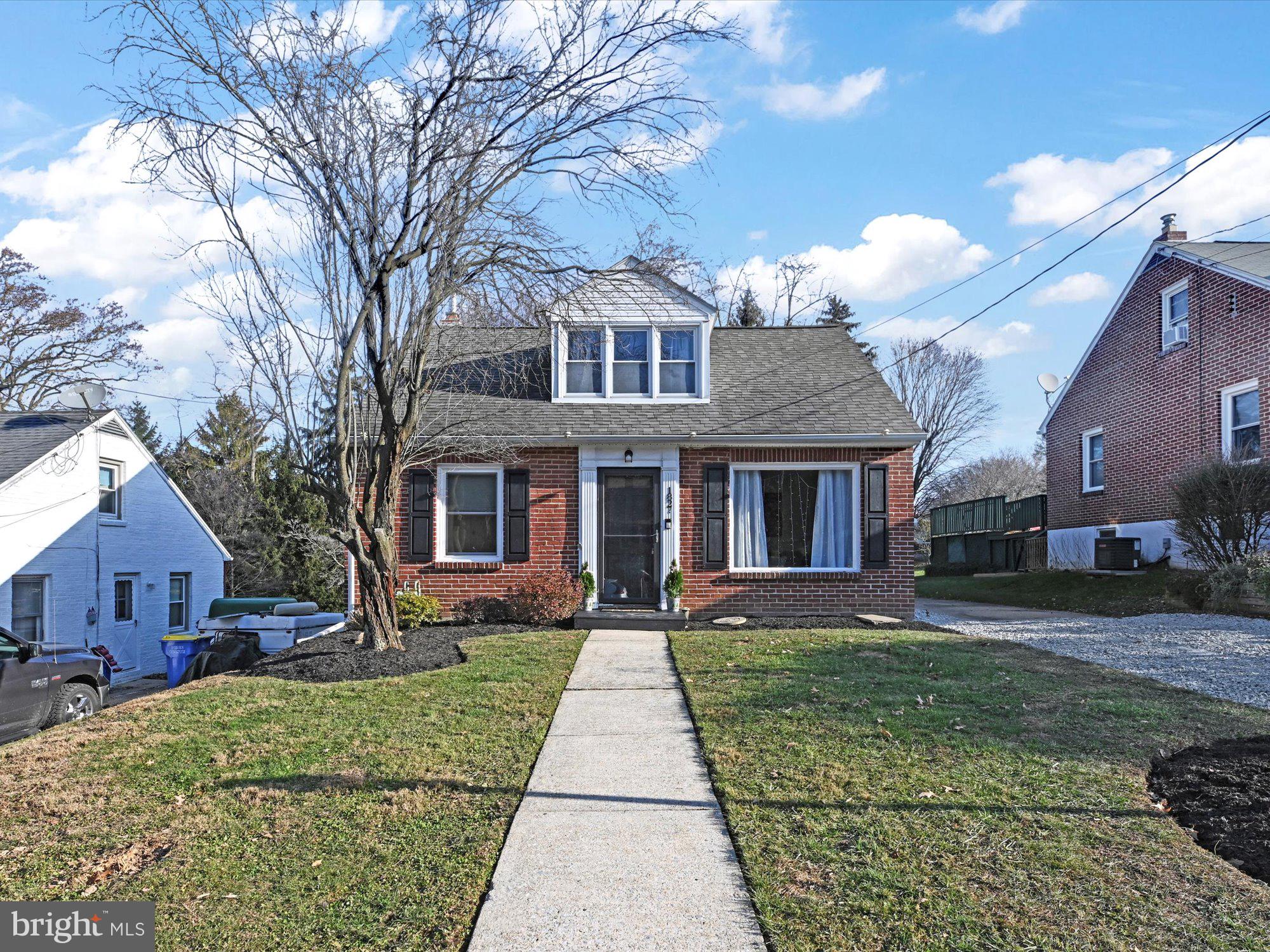1827 Chesley Road York, PA 17403 - Photo 1 of 27 Front