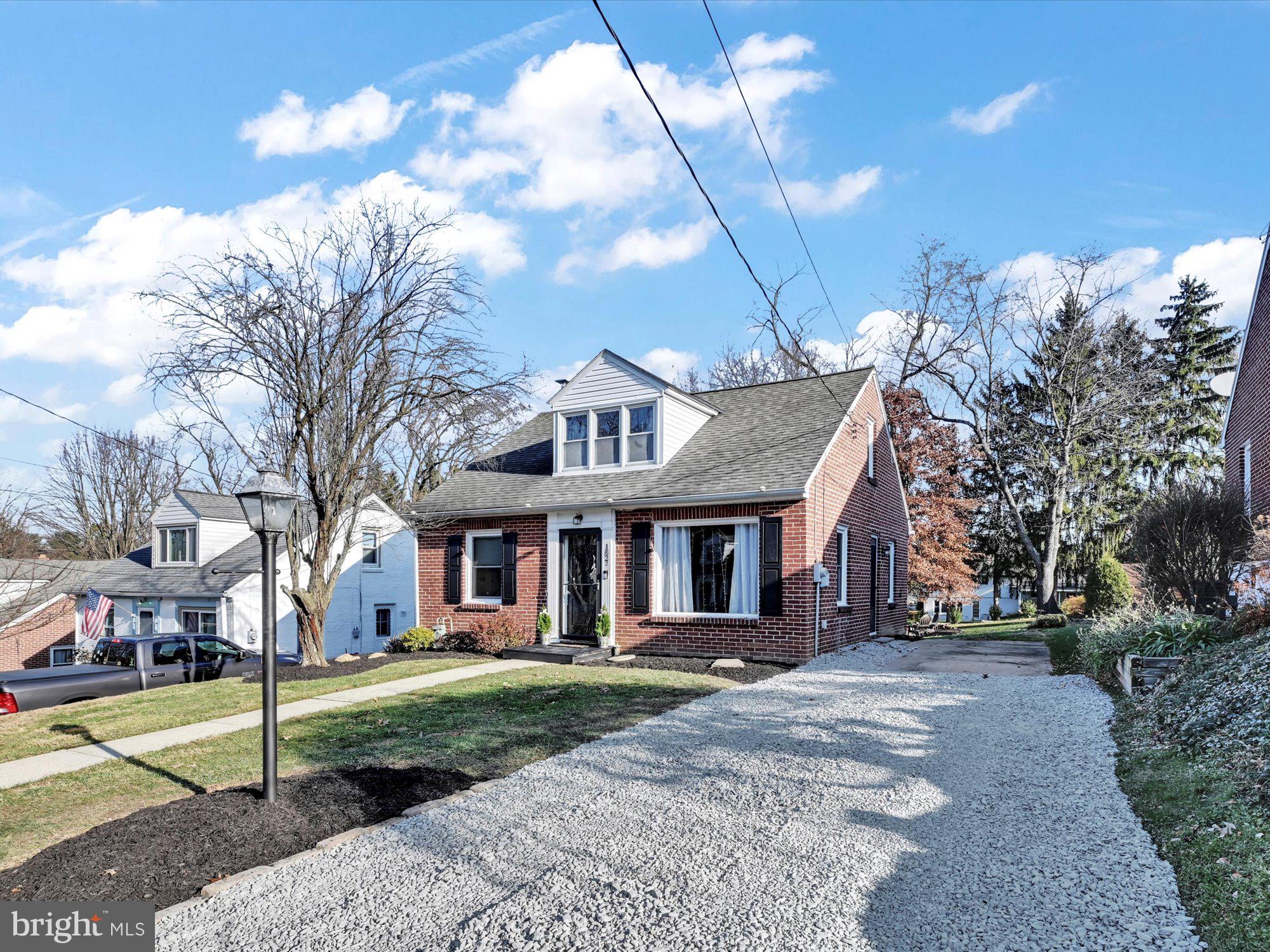 1827 Chesley Road York, PA 17403 - Photo 2 of 27 Front