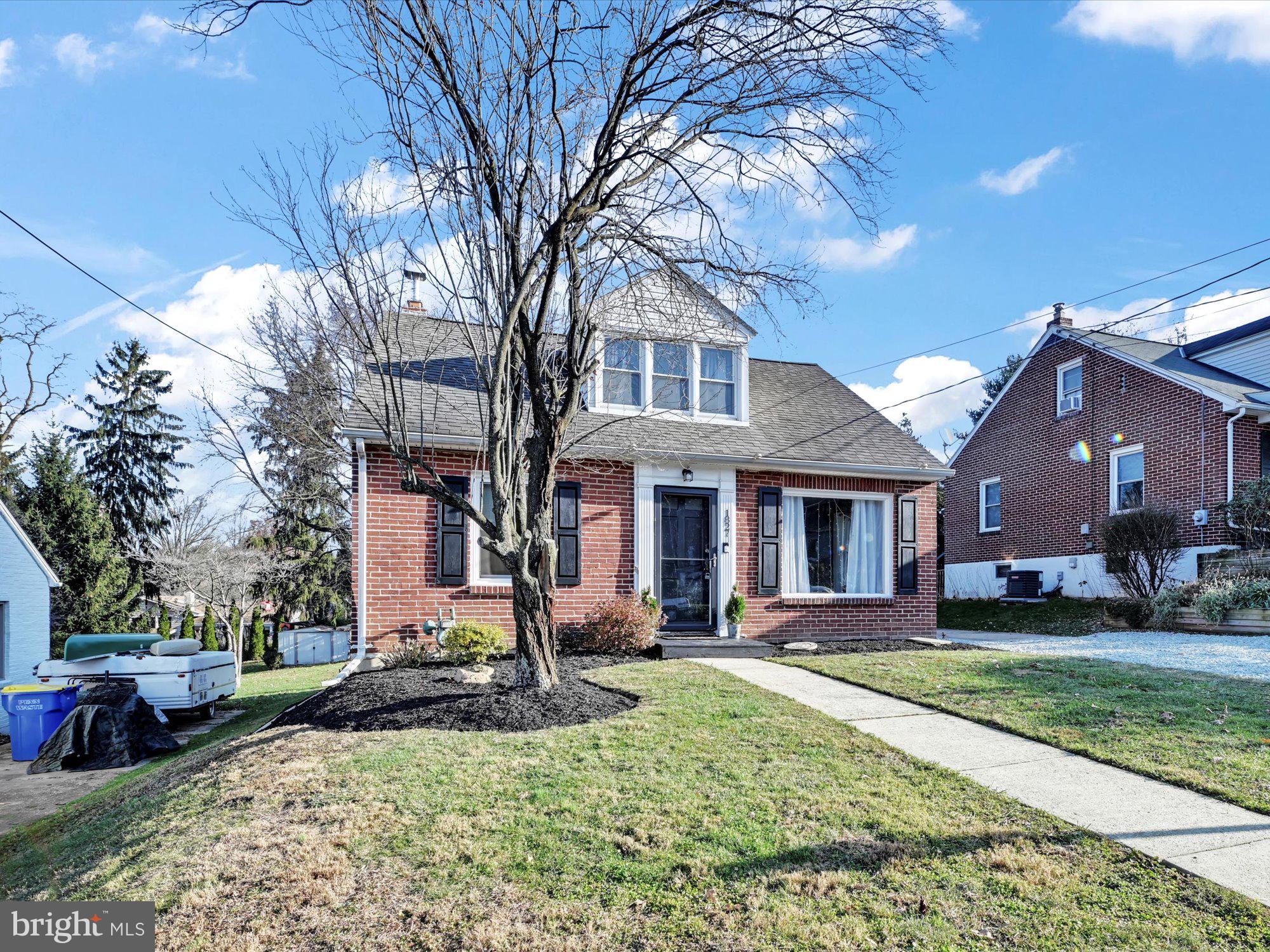 1827 Chesley Road York, PA 17403 - Photo 3 of 27 Front