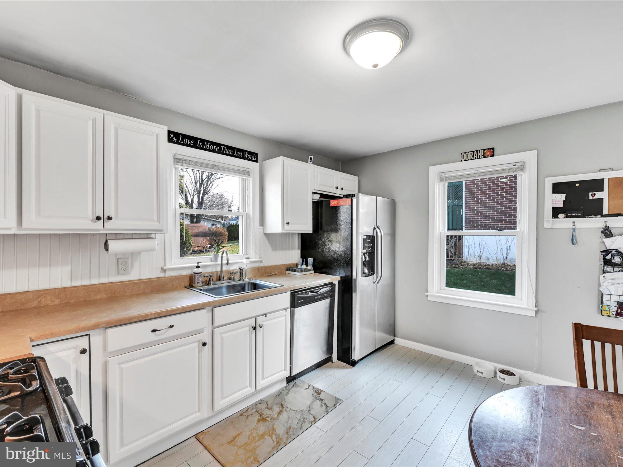 1827 Chesley Road York, PA 17403 - Photo 8 of 27 Eat-in Kitchen
