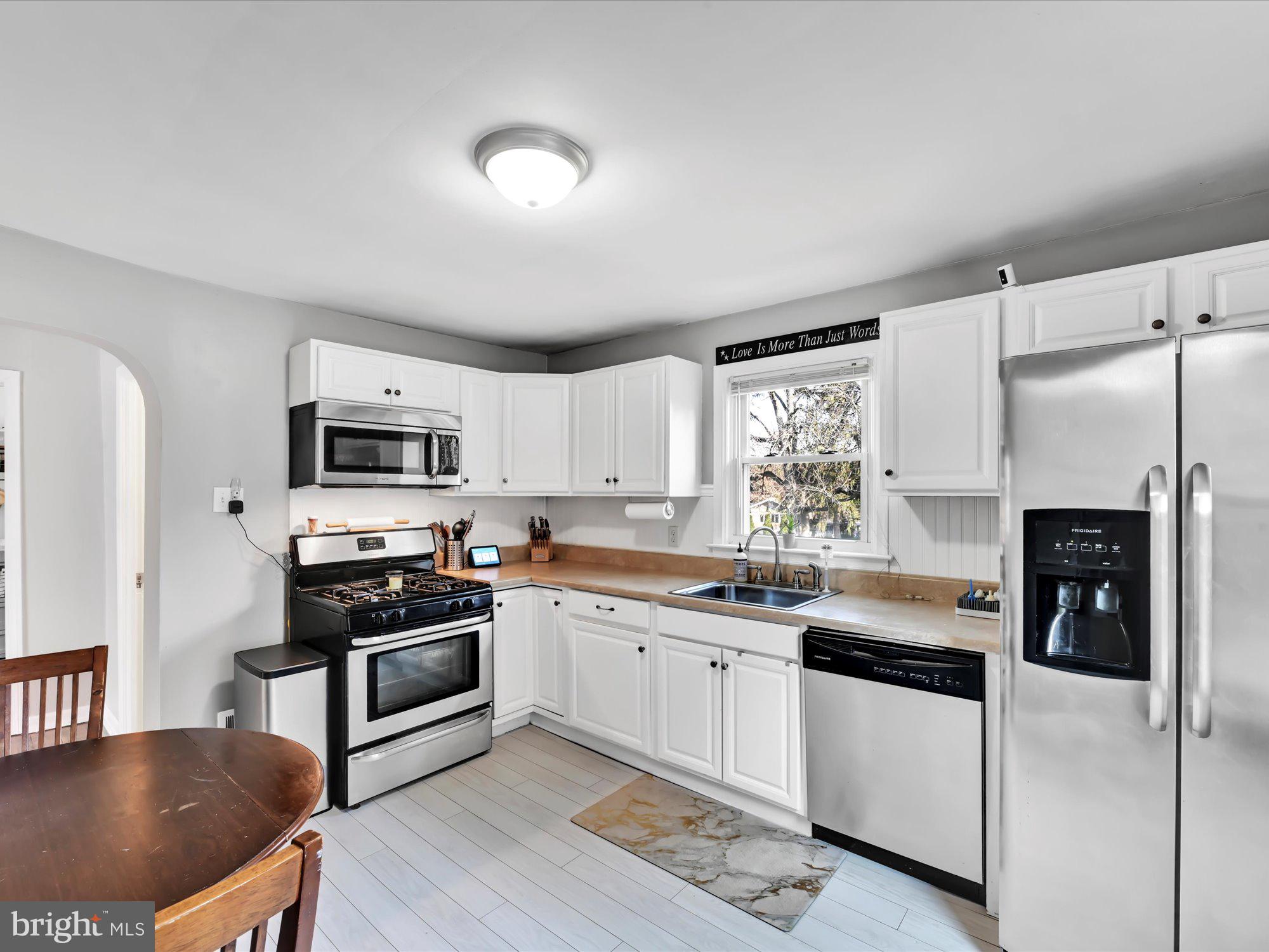 1827 Chesley Road York, PA 17403 - Photo 9 of 27 Eat-in Kitchen