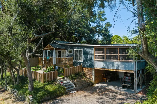 $1,249,000 | 212 East Hudson Avenue, Folly Beach, SC 29439