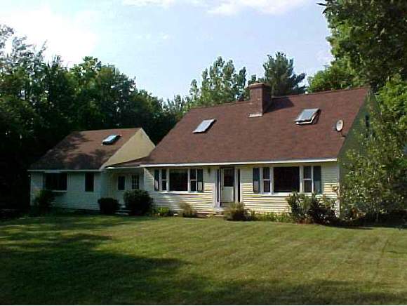 42 Locust Hill Road Goffstown, NH 03045 - Photo 1 of 5 Gallery Image 1