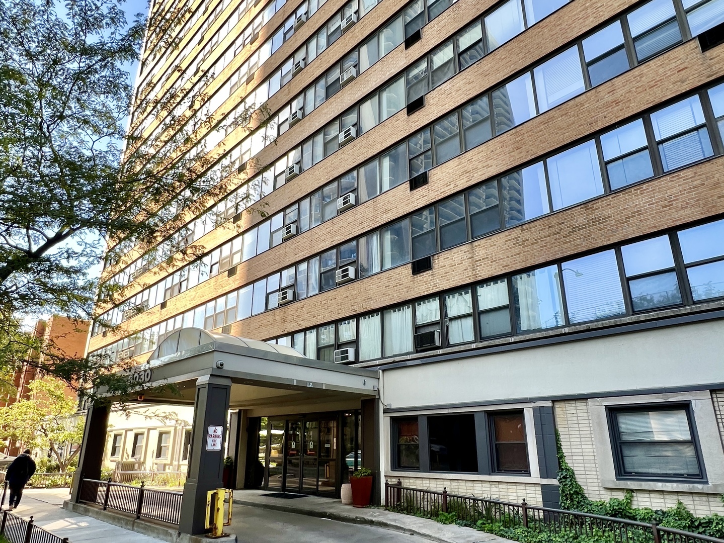 6030 North Sheridan Road, Unit 2109 Chicago, IL 60660 - Photo 1 of 11 front view of building