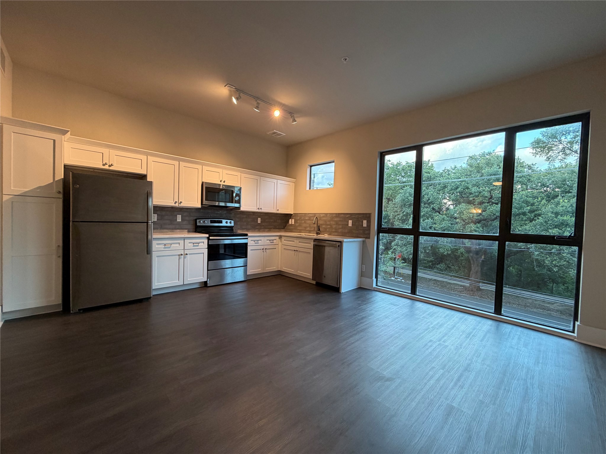 2727 Houston Avenue, Unit 202 Houston, TX 77009 - Photo 4 of 28