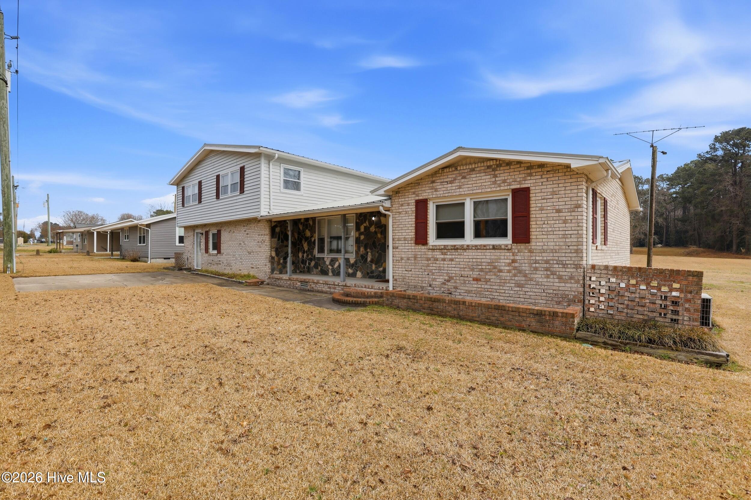 641 Haws Run Road Jacksonville, NC 28540 - Photo 2 of 83 2_641_haws_run_rd_002